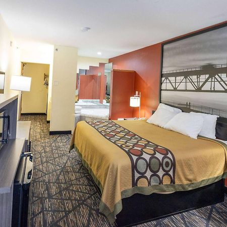Super 8 By Wyndham Big Rapids Motel Екстериор снимка