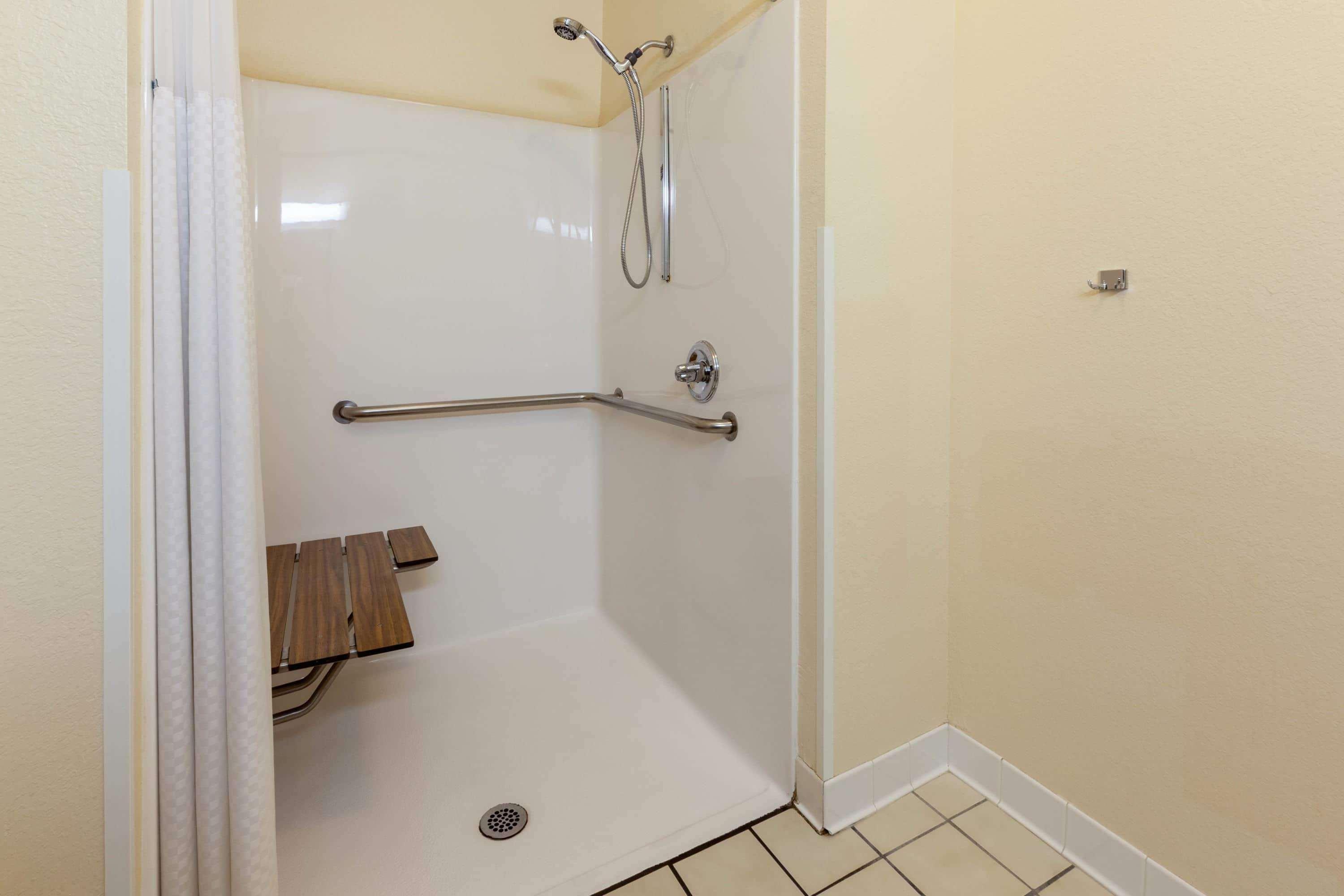 Super 8 By Wyndham Big Rapids Motel Екстериор снимка