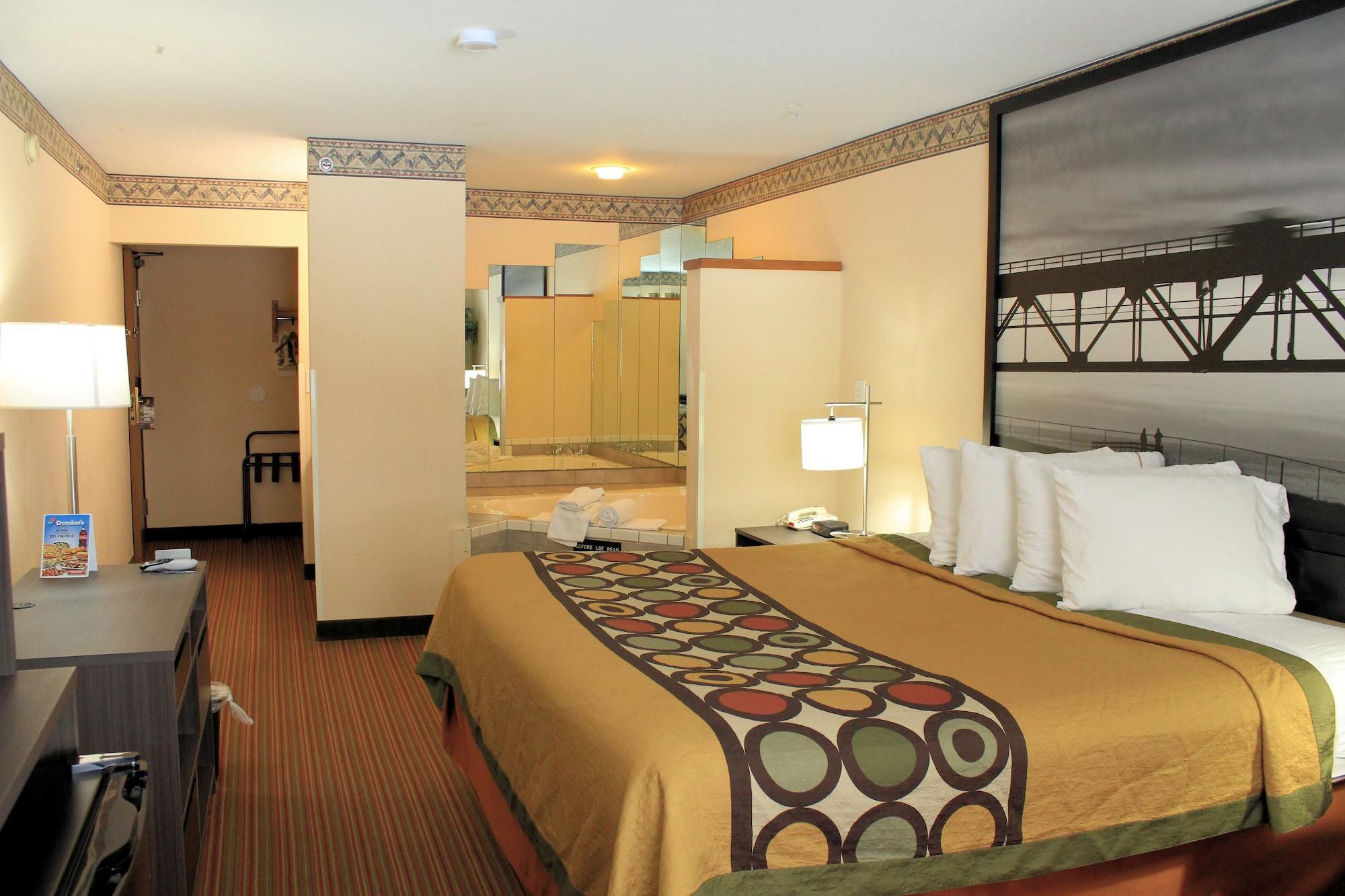 Super 8 By Wyndham Big Rapids Motel Екстериор снимка