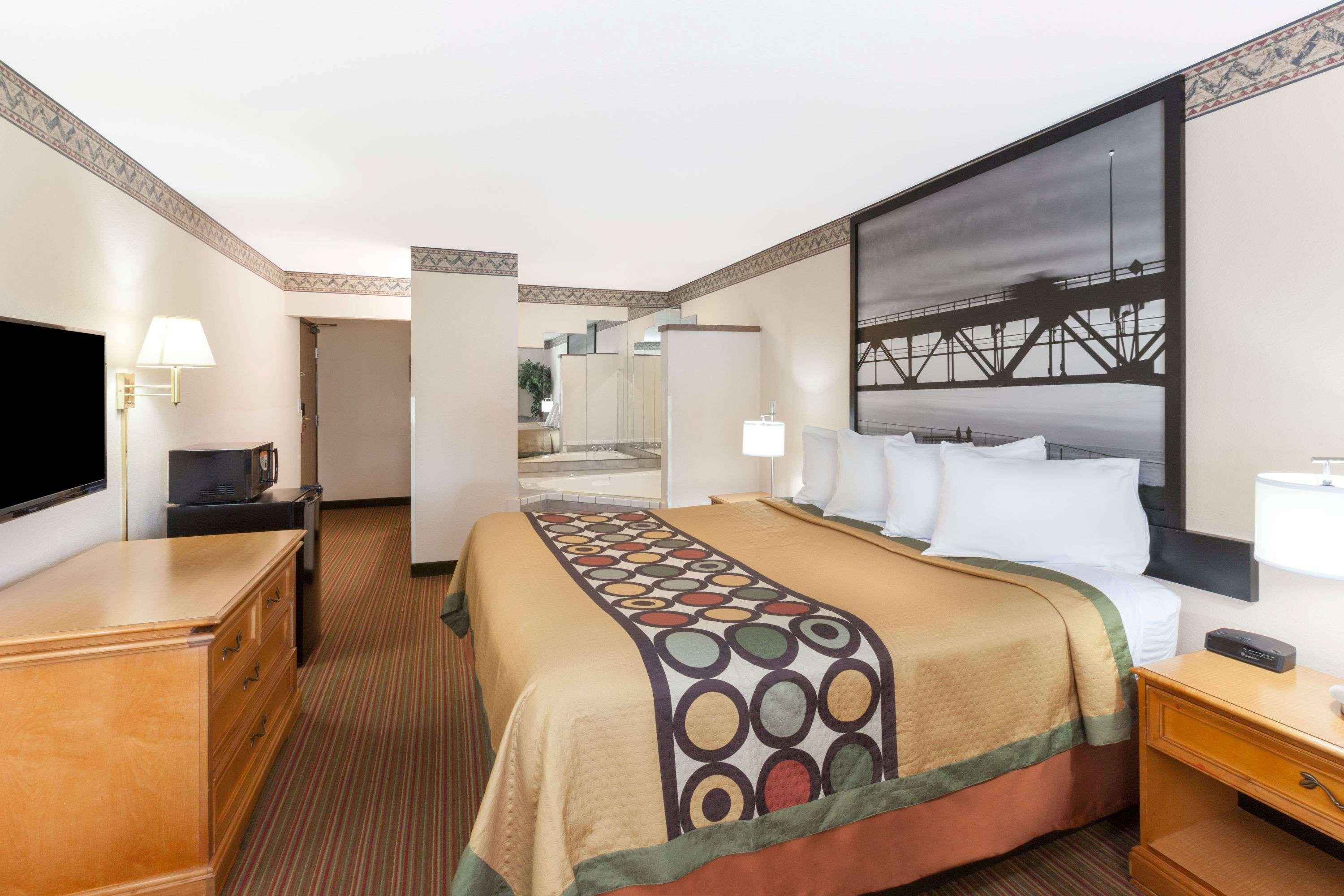 Super 8 By Wyndham Big Rapids Motel Екстериор снимка