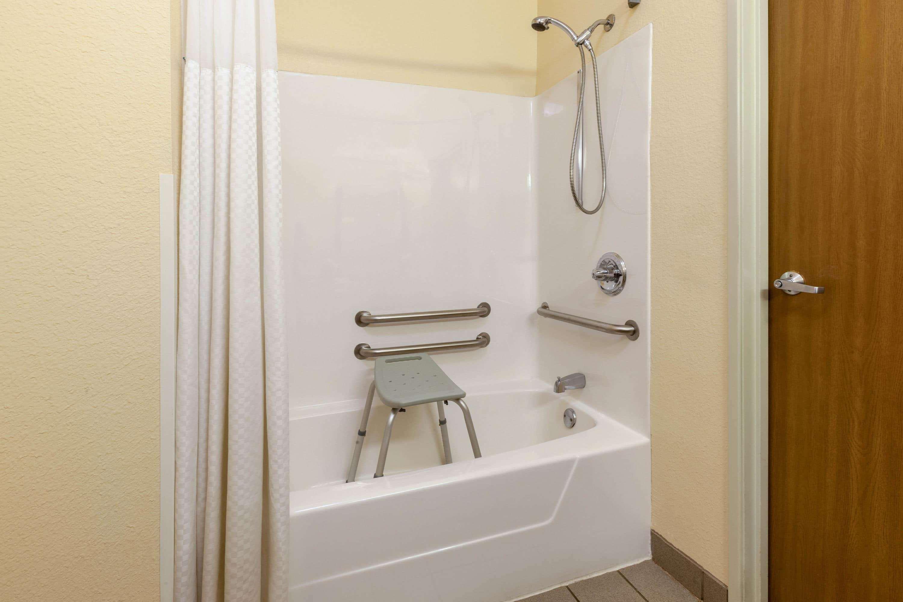 Super 8 By Wyndham Big Rapids Motel Екстериор снимка