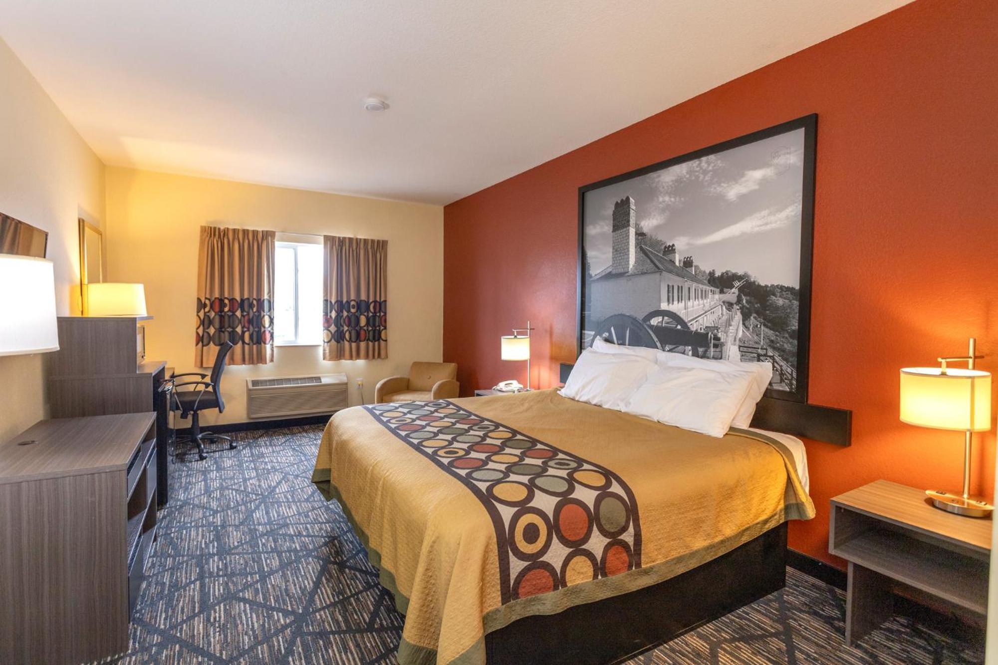 Super 8 By Wyndham Big Rapids Motel Екстериор снимка