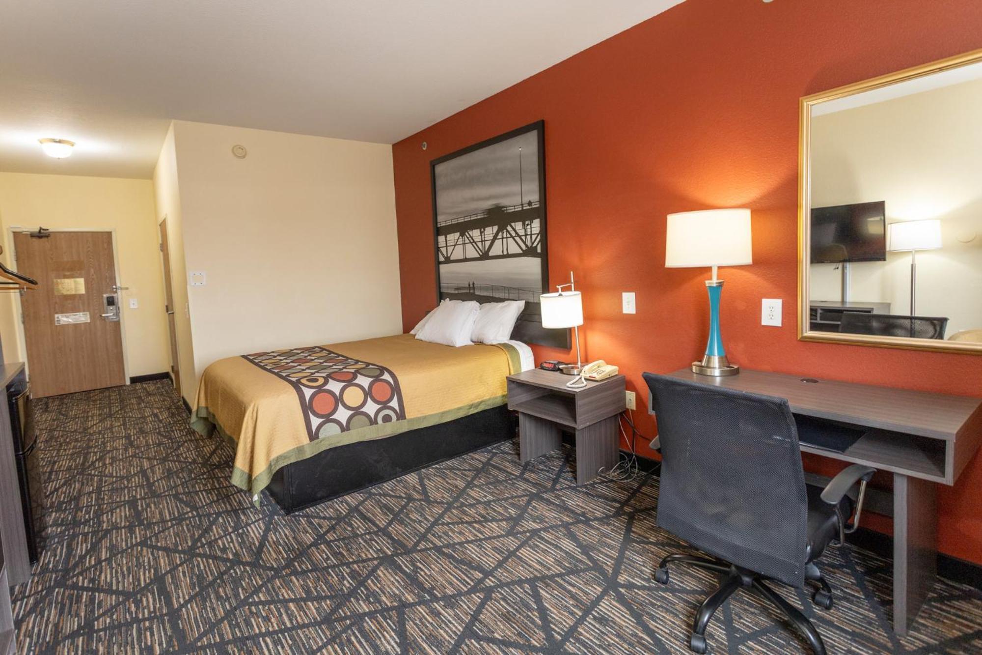 Super 8 By Wyndham Big Rapids Motel Екстериор снимка