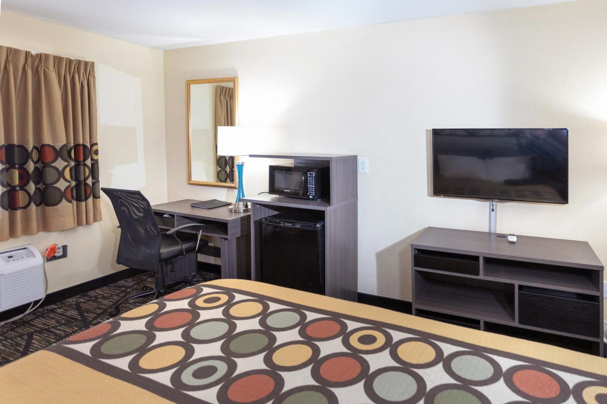 Super 8 By Wyndham Big Rapids Motel Екстериор снимка