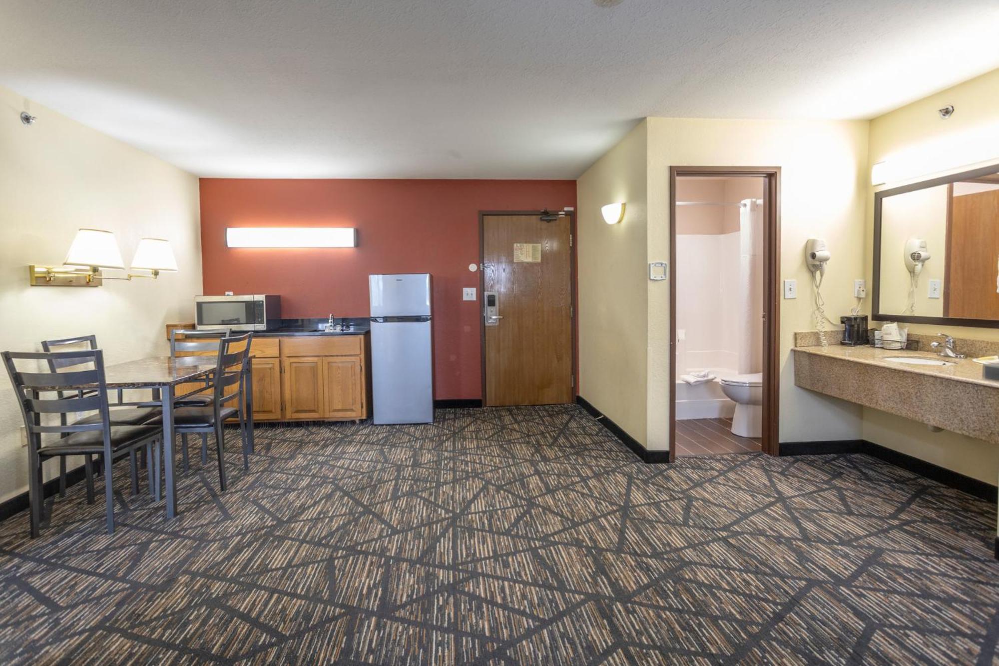 Super 8 By Wyndham Big Rapids Motel Екстериор снимка