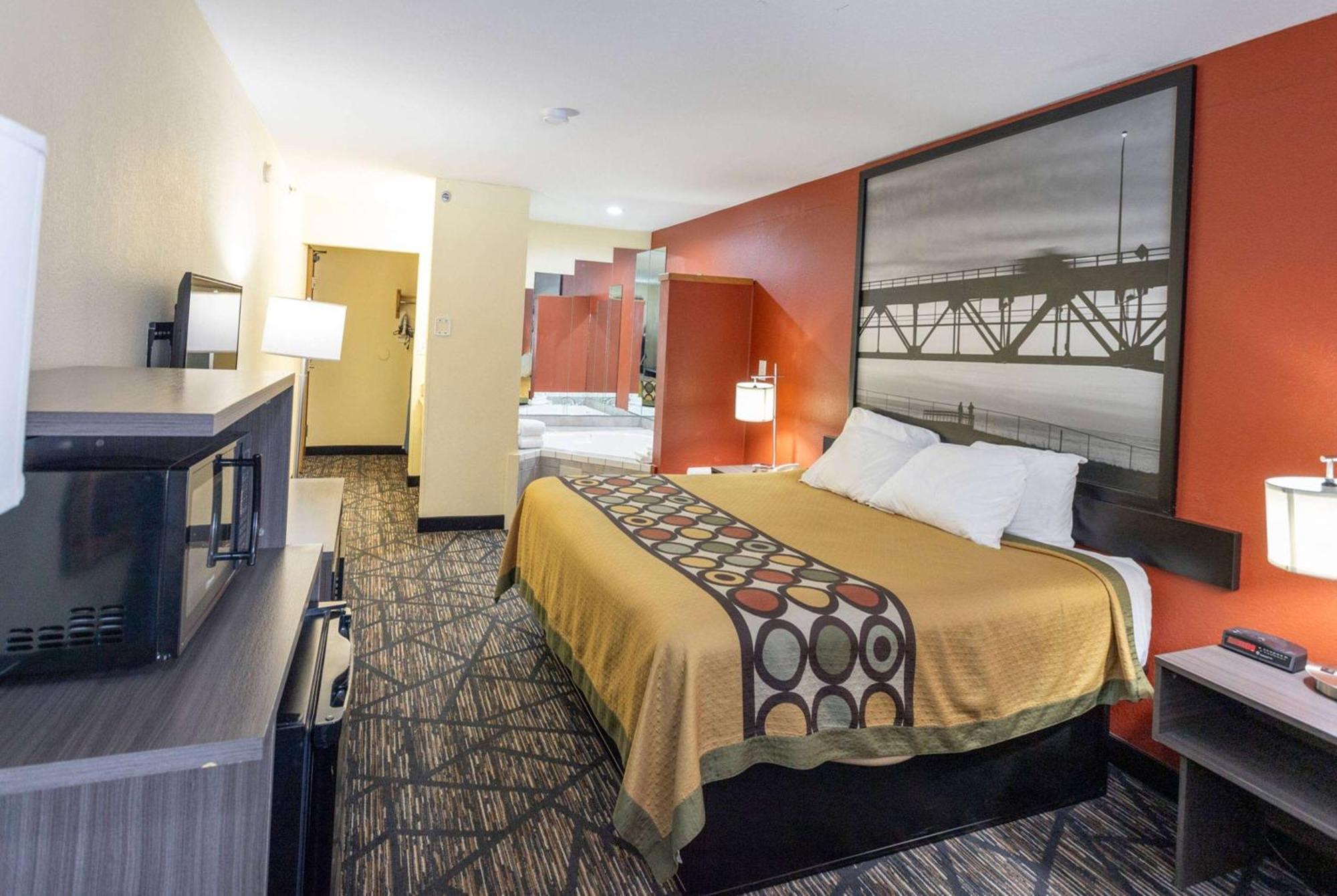 Super 8 By Wyndham Big Rapids Motel Екстериор снимка