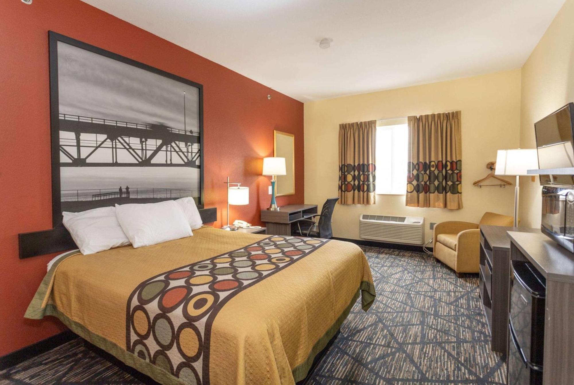 Super 8 By Wyndham Big Rapids Motel Екстериор снимка