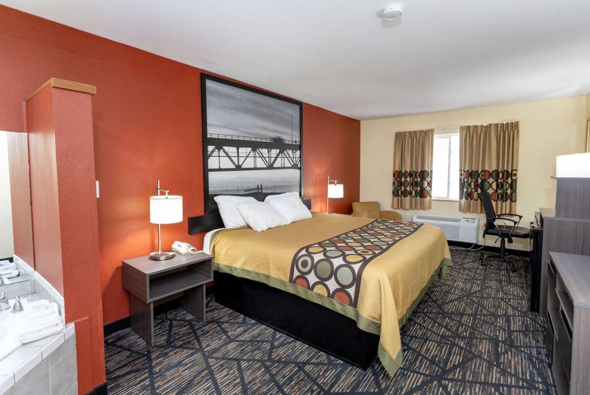 Super 8 By Wyndham Big Rapids Motel Екстериор снимка