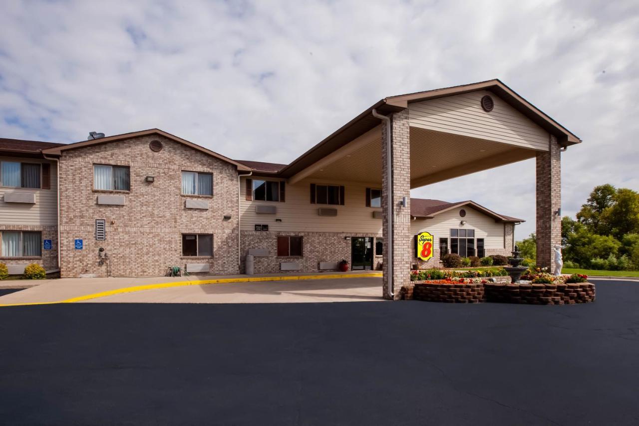 Super 8 By Wyndham Big Rapids Motel Екстериор снимка